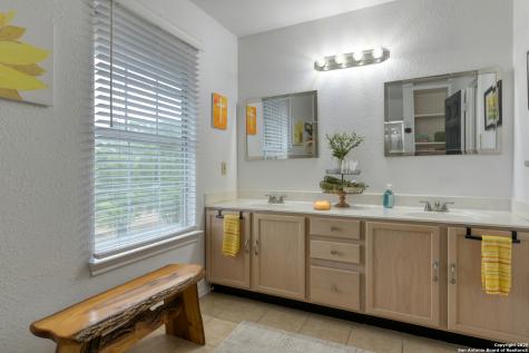 510 Rudeloff Seguin TX 78155