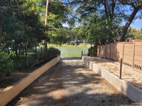 510 Rudeloff Seguin TX 78155