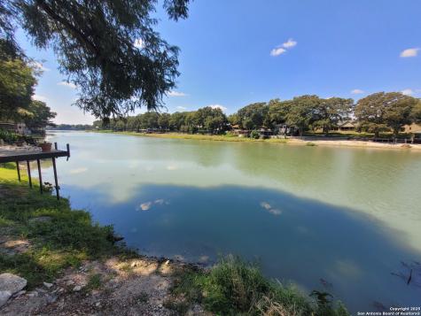 510 Rudeloff Seguin TX 78155