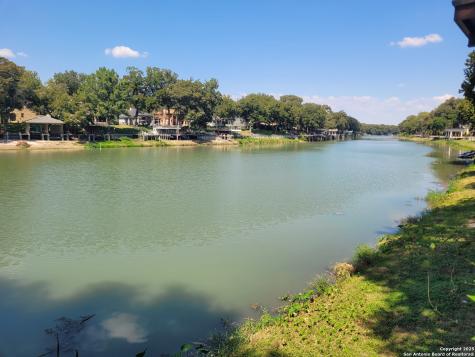 510 Rudeloff Seguin TX 78155