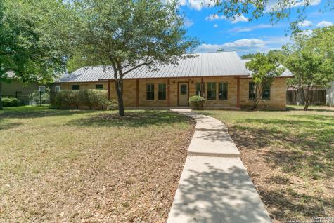 1508 1/2 30th Street Hondo TX 78861
