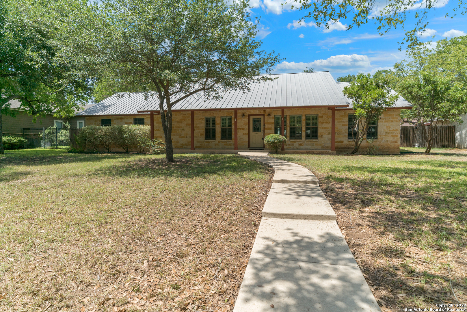1508 1/2 30th Street Hondo TX 78861