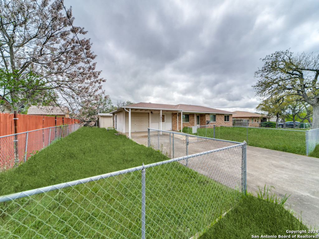 106 Covey Lane Kerrville TX 78028
