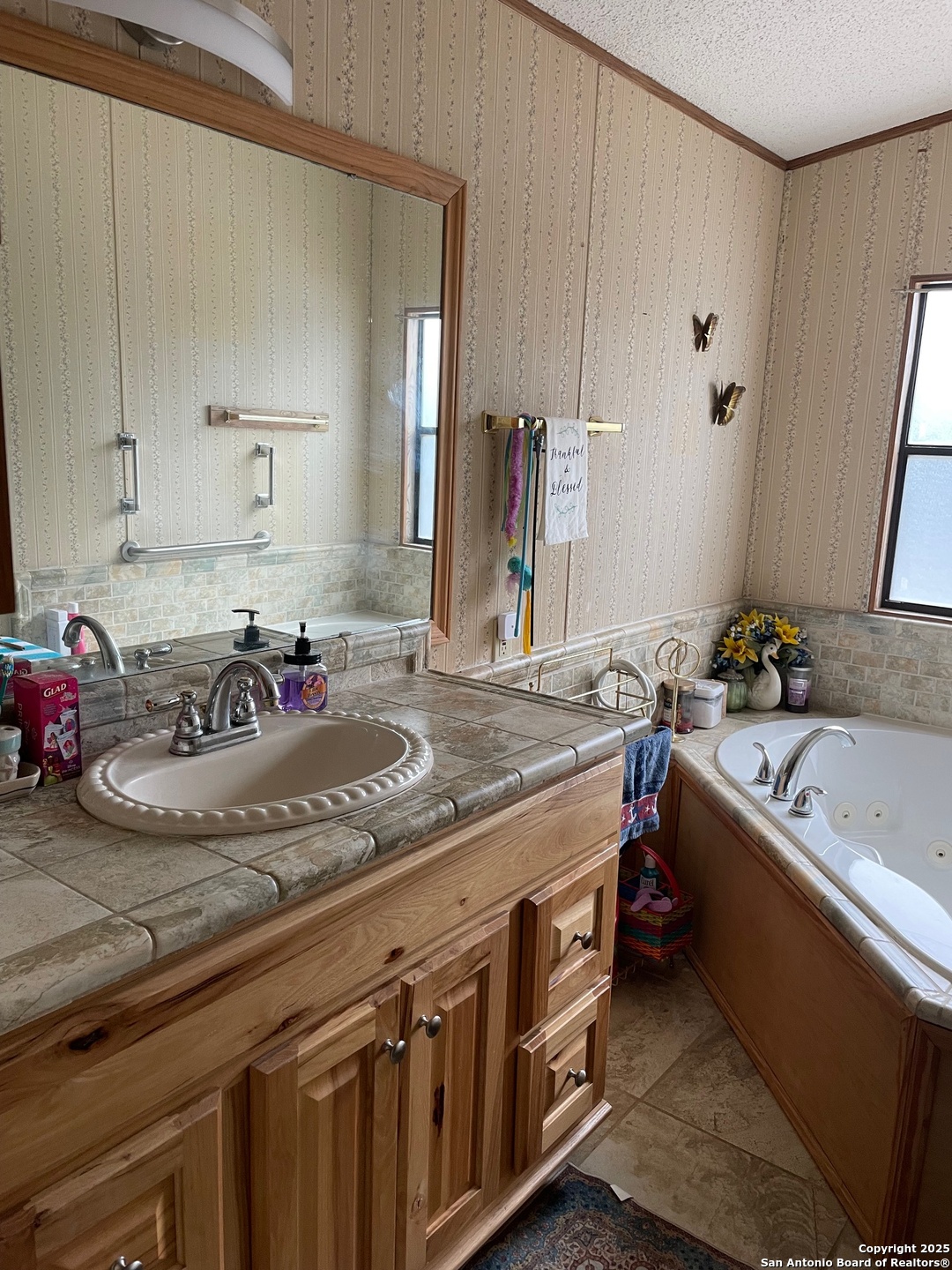 235 Scenic Pass Pipe Creek TX 78063