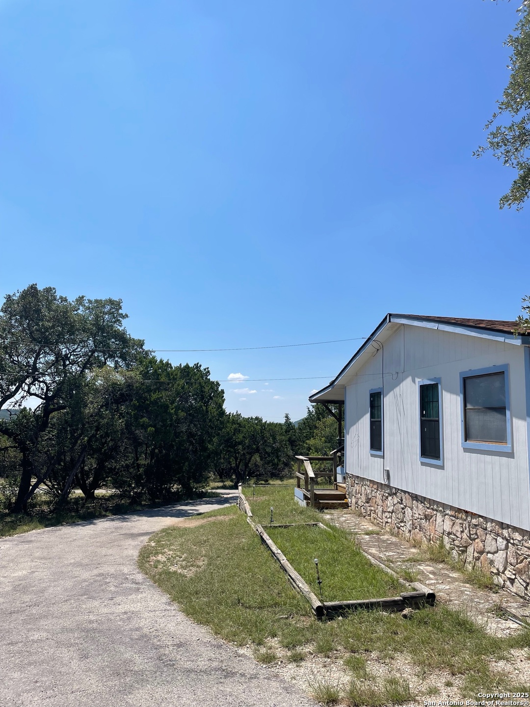 235 Scenic Pass Pipe Creek TX 78063