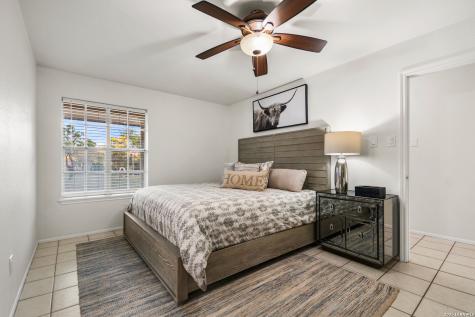 205 Rolling Oaks San Antonio TX 78253