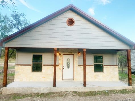 6270 Fm 2579 Floresville TX 78114