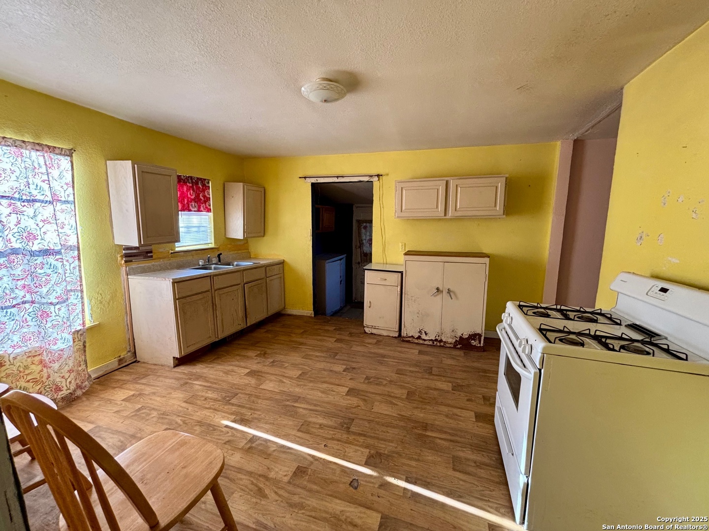 732 E Mesquite Uvalde TX 78801