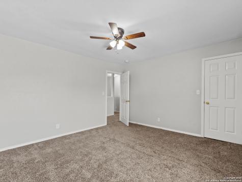 7815 Ironside Port San Antonio TX 78227
