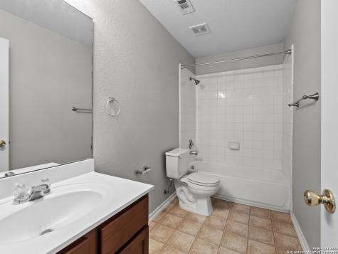 7815 Ironside Port San Antonio TX 78227