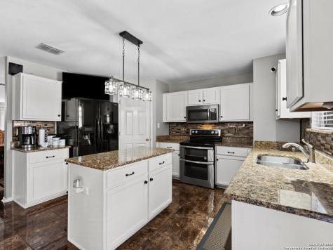 7815 Ironside Port San Antonio TX 78227