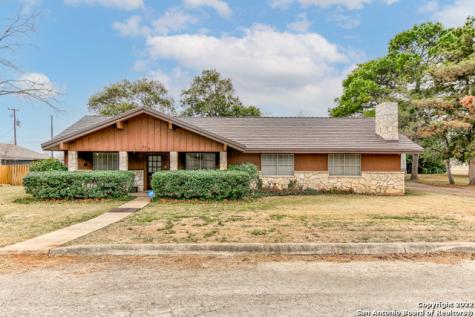 1902 Chukar Street Floresville TX 78114