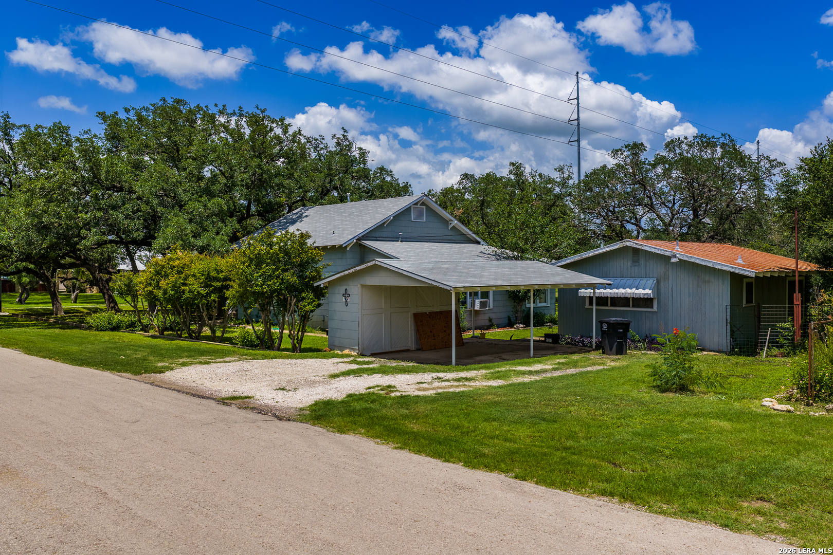 502 S Orange Street Sabinal TX 78881