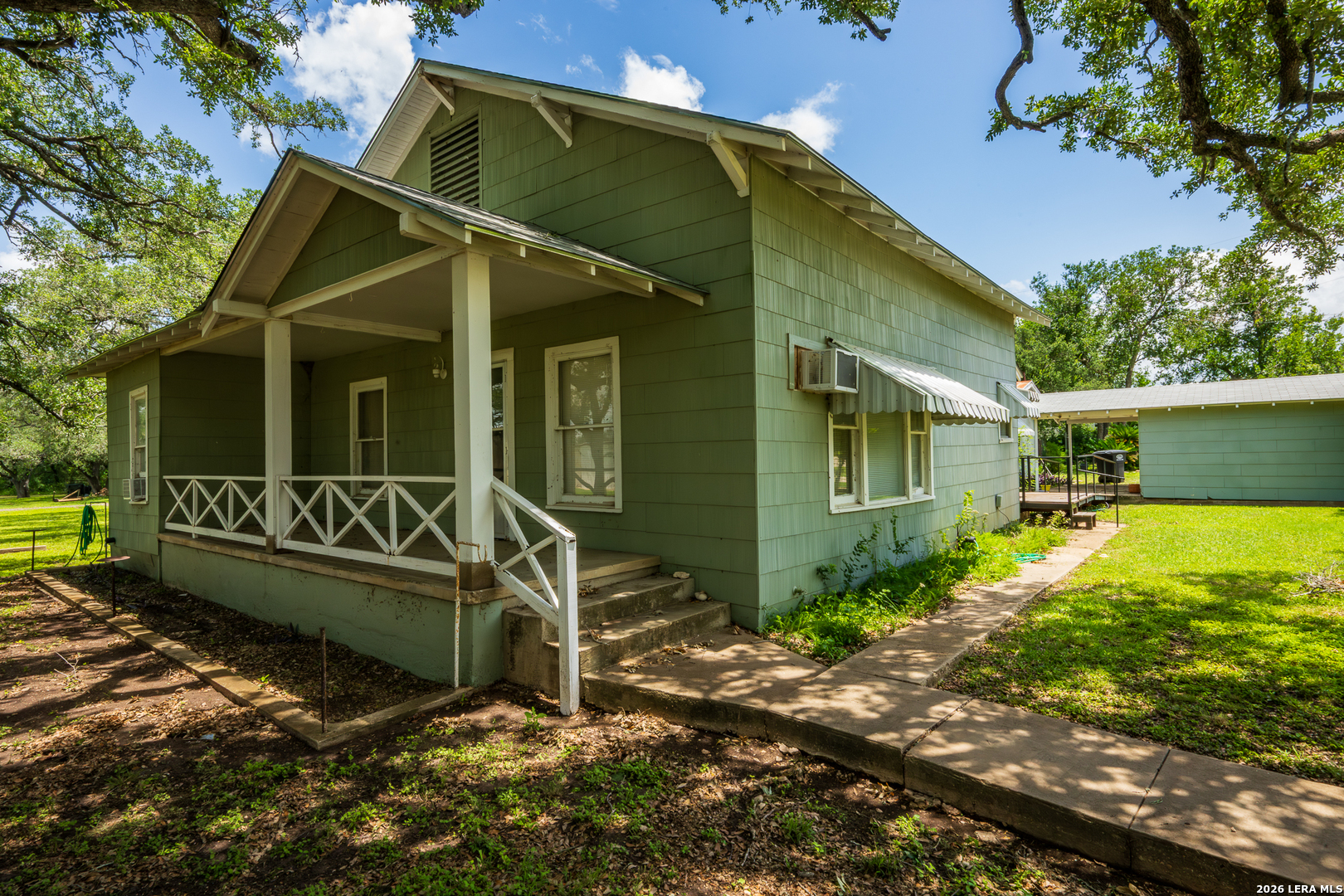 502 S Orange Street Sabinal TX 78881