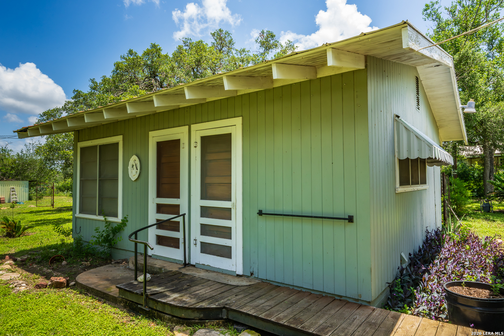 502 S Orange Street Sabinal TX 78881