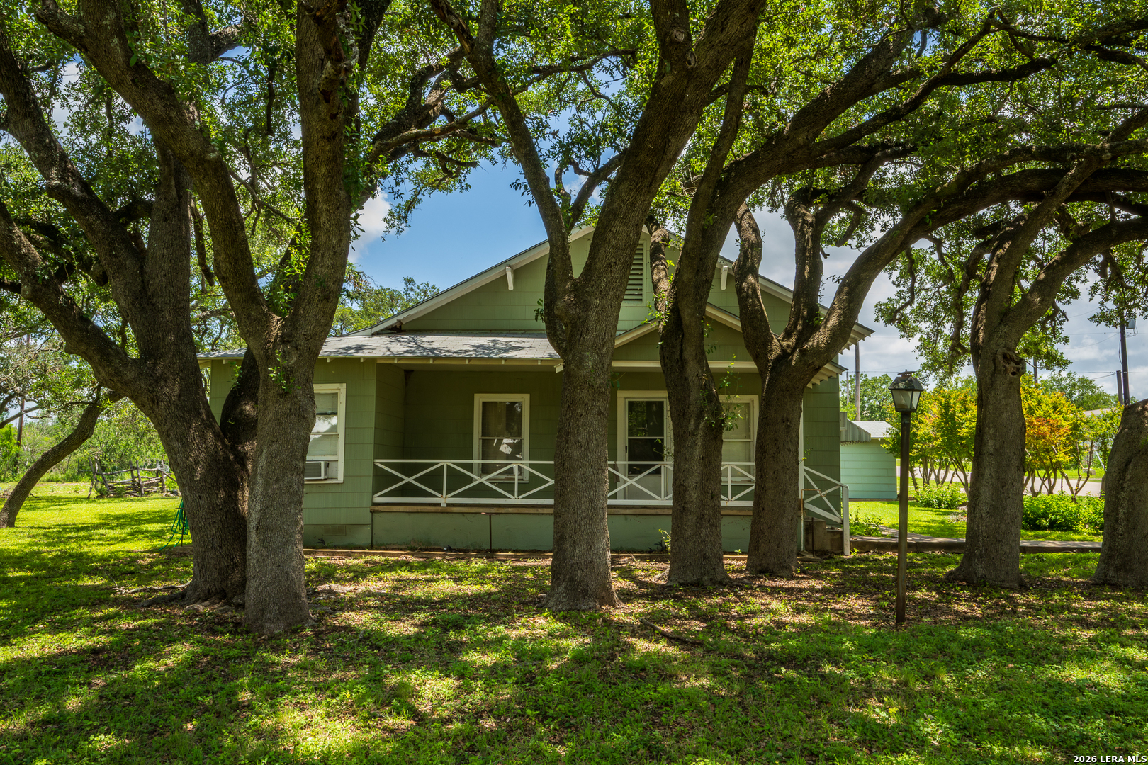 502 S Orange Street Sabinal TX 78881