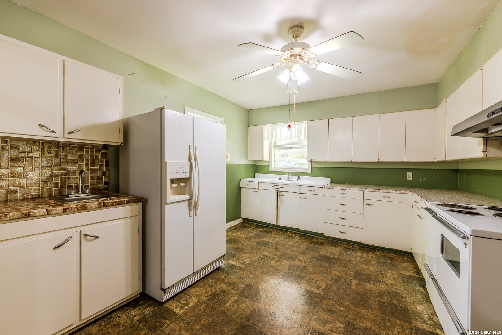 502 S Orange Street Sabinal TX 78881