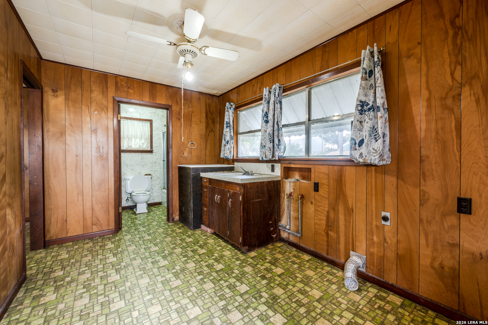 502 S Orange Street Sabinal TX 78881