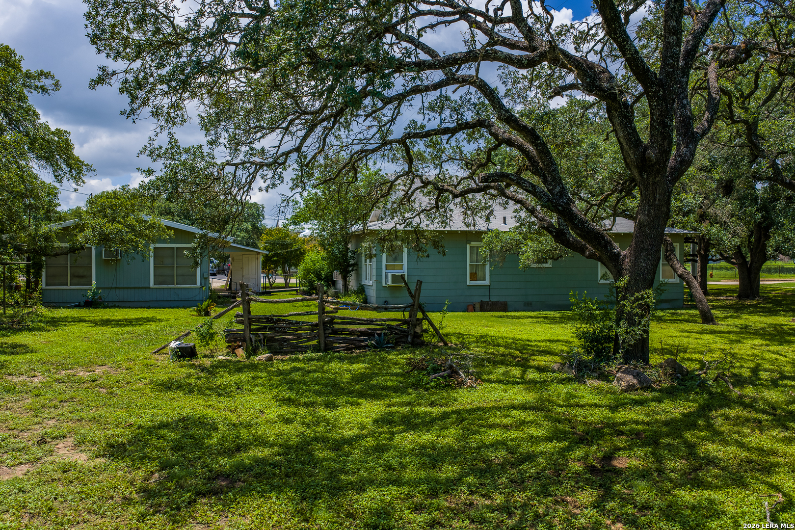 502 S Orange Street Sabinal TX 78881