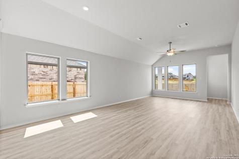 283 W Ainslie Street Castroville TX 78009