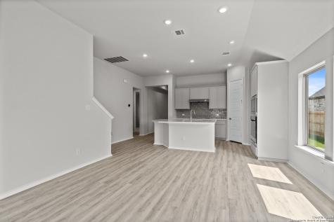 283 W Ainslie Street Castroville TX 78009
