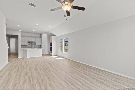 283 W Ainslie Street Castroville TX 78009