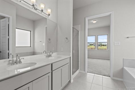 283 W Ainslie Street Castroville TX 78009