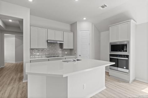 283 W Ainslie Street Castroville TX 78009