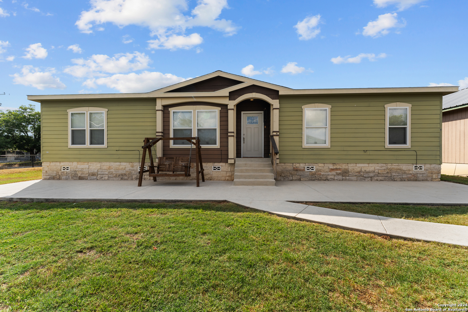 726 1st Street Floresville TX 78114