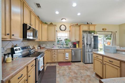 313 Yorktown Pleasanton TX 78064