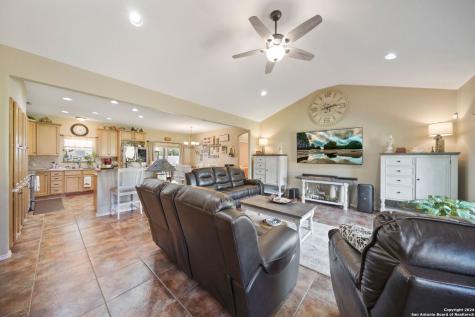 313 Yorktown Pleasanton TX 78064