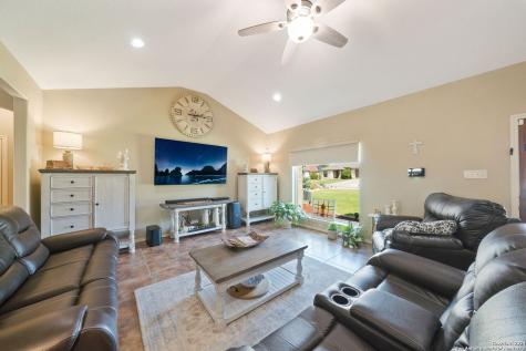 313 Yorktown Pleasanton TX 78064