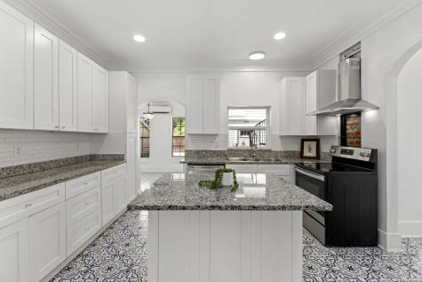1127 W Woodlawn Avenue San Antonio TX 78201