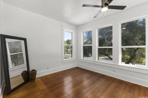 1127 W Woodlawn Avenue San Antonio TX 78201