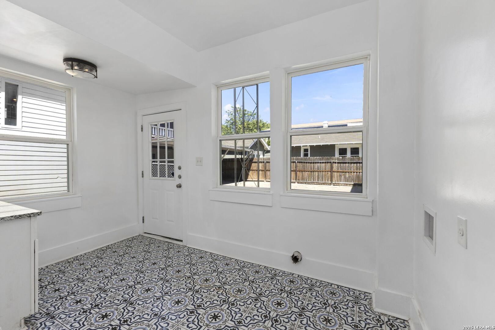 1127 W Woodlawn Avenue San Antonio TX 78201