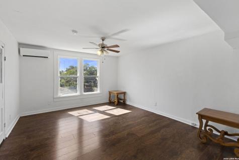 1127 W Woodlawn Avenue San Antonio TX 78201