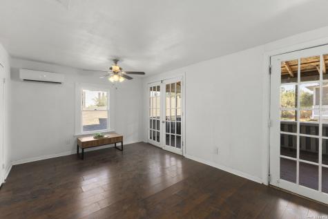 1127 W Woodlawn Avenue San Antonio TX 78201