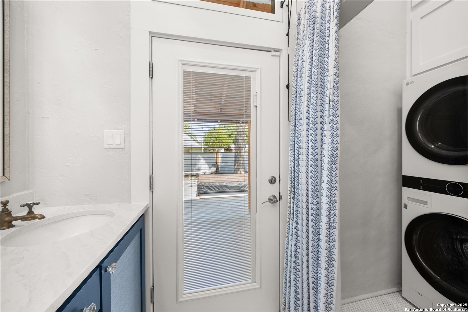 504 6th Comfort TX 78013