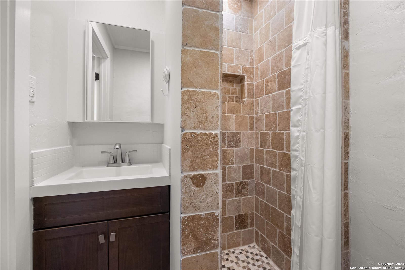 504 6th Comfort TX 78013