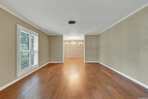 211 Royal Oaks San Antonio TX 78209