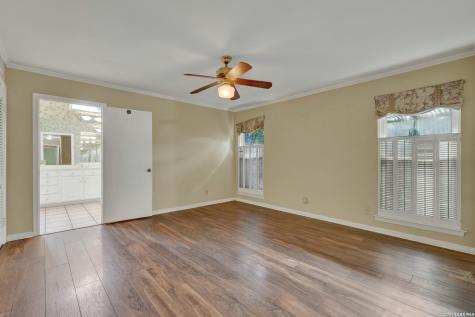 211 Royal Oaks San Antonio TX 78209