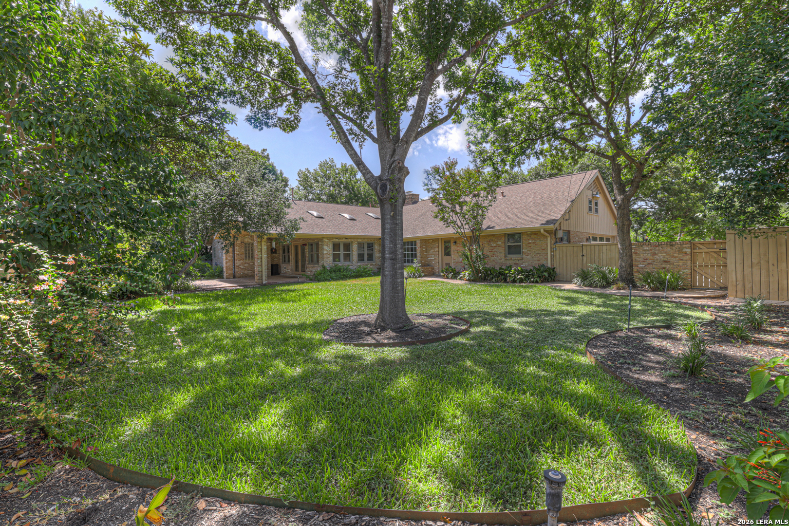 211 Royal Oaks San Antonio TX 78209