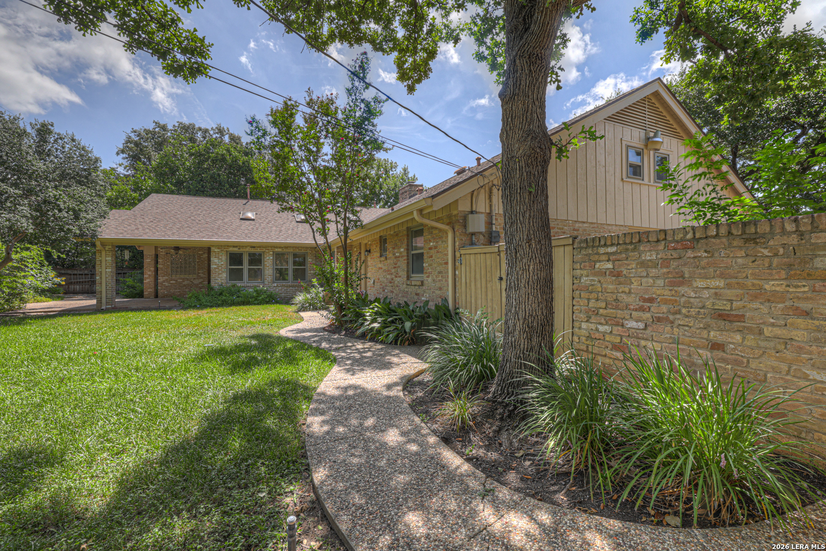211 Royal Oaks San Antonio TX 78209