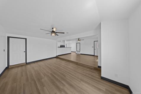 703 Glamis San Antonio TX 78223