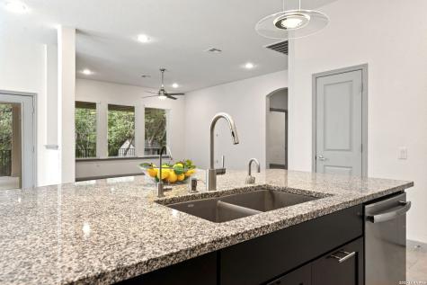 10426 Palmera Helotes TX 78023