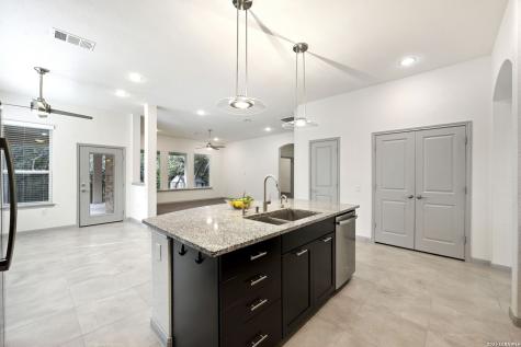 10426 Palmera Helotes TX 78023