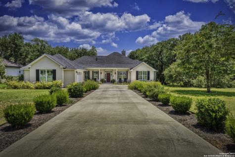 1903 Monterrey Oak Seguin TX 78155