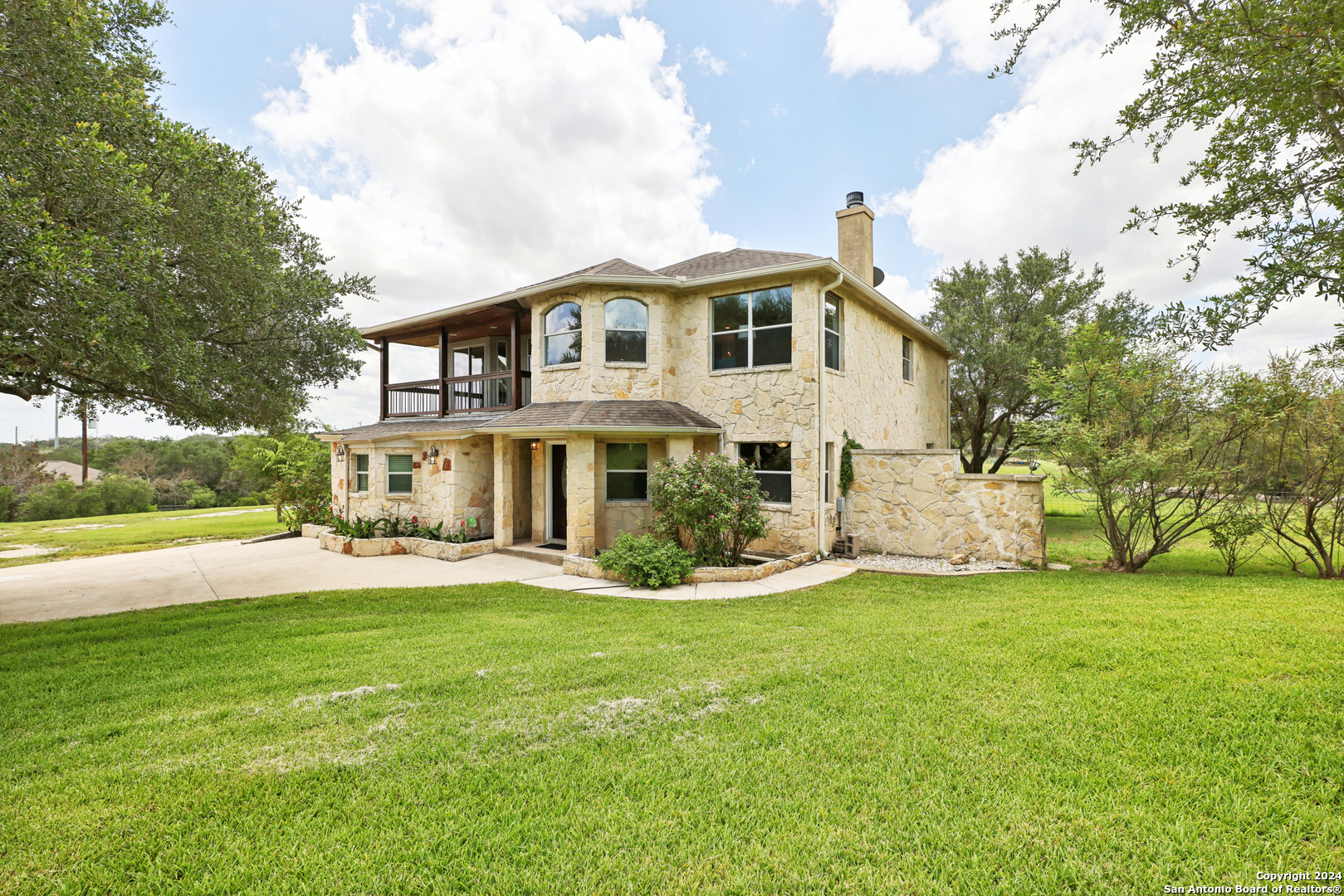 130 County Road 2722 Mico TX 78056