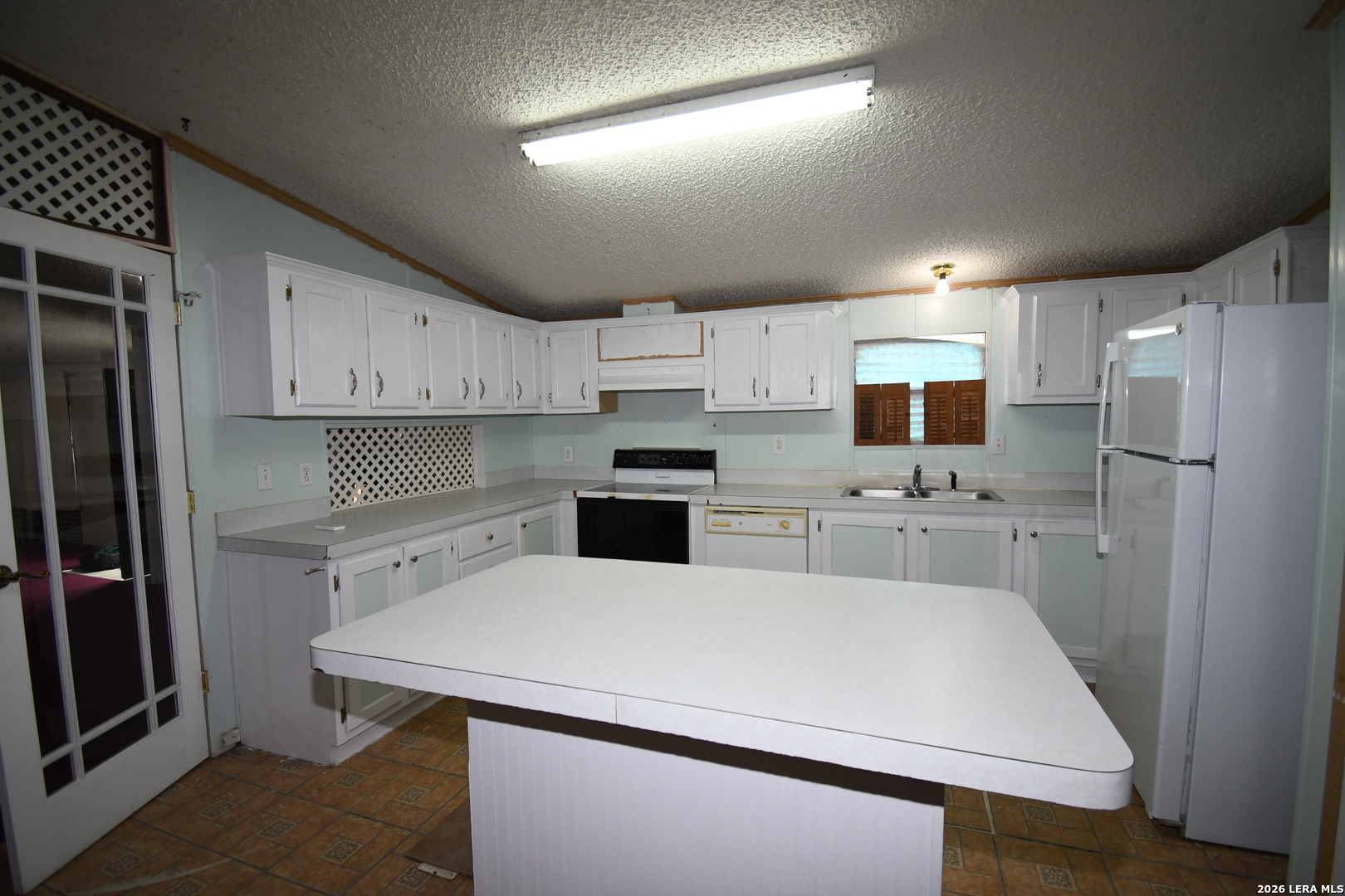 517 Corley Drive Devine TX 78016