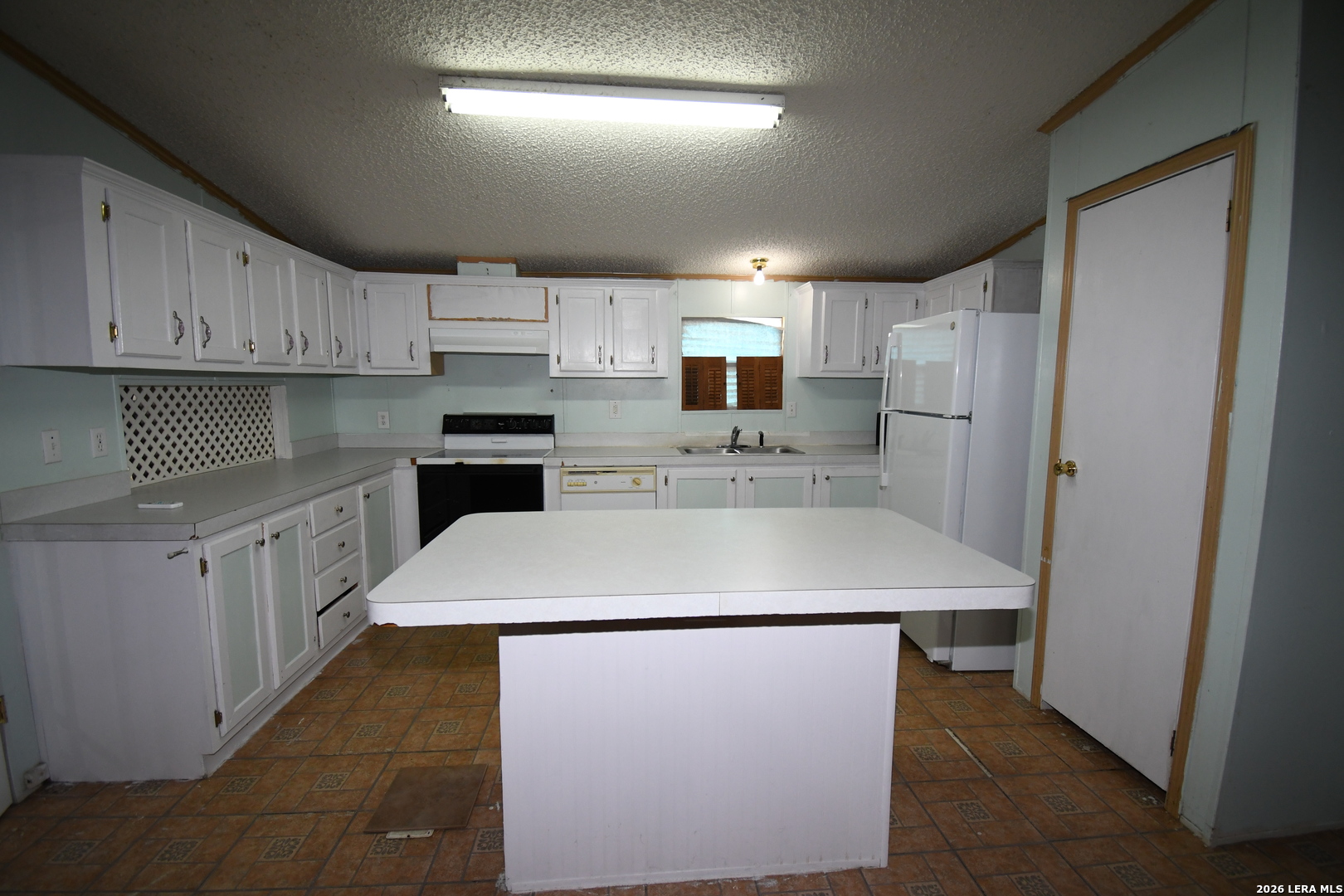 517 Corley Drive Devine TX 78016